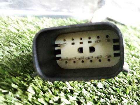 Foto 2ª: Paragolpes Trasero Land Rover Discovery 2.0 SD4 4X4 241CV 177KW [204DTA(AJ20D4)] (2018)