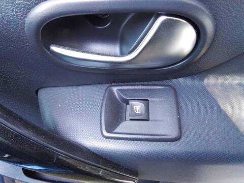 Botonera Elevalunas Dacia Sandero COMFORT 95CV 70KW