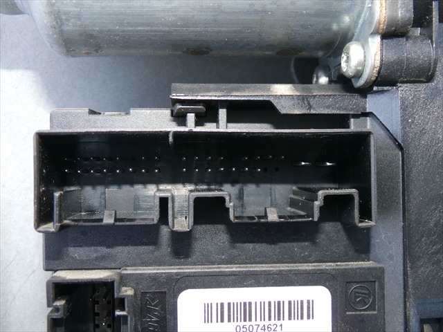 Foto 3ª: Elevalunas Eléctrico Delantero Derecho Volkswagen Touran 1.9 TDI 2003-2006 [AVQ] (2004)
