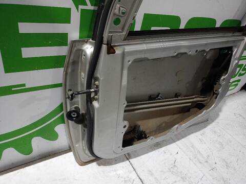 Foto 2ª: Puerta Delantera Derecha Ford Fiesta AMBIENTE 68CV [F6JA] (2001)