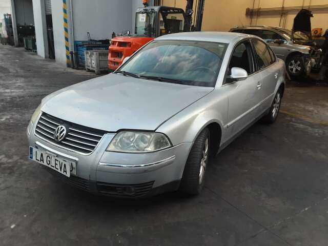 Mangueta Delantera Izquierda Volkswagen Passat 1.9 TDI130CV BERLINA