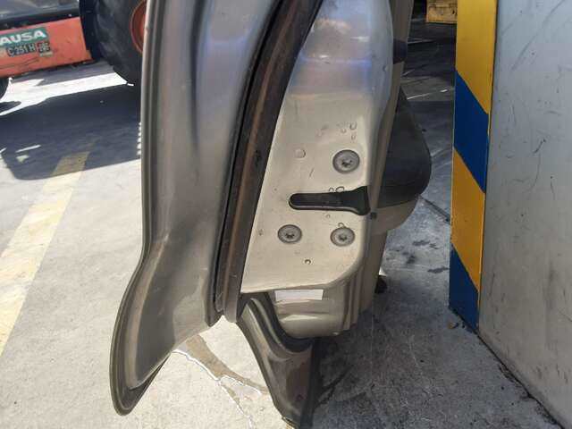 Foto 2ª: Puerta Trasera Izquierda Nissan X-Trail 2.2 DCI136CV 0CV T30 DESDE 06/2001 HASTA 01/2013 [YD22] (2005)