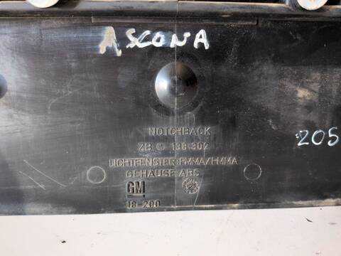 Foto 2ª: Piloto Trasero Central Opel Ascona 20NE (1987)