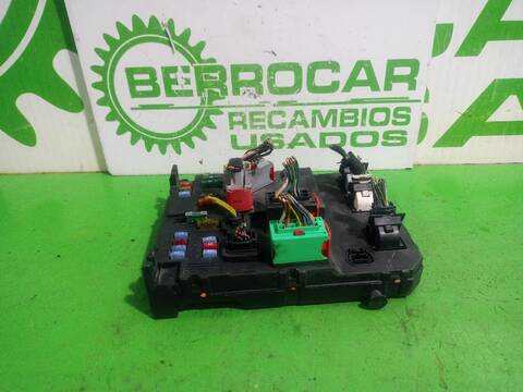 Foto 3ª: Caja Reles Fusibles Citroen C3 1.4 HDI SX 68CV [8HXDV4TD] (1995)