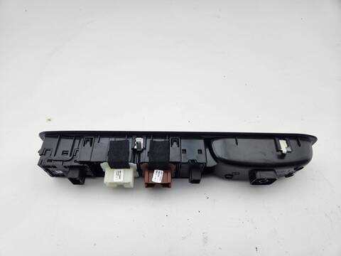 Foto 4ª: Botonera Elevalunas Dacia Sandero STEPWAY EXPRESSION 91CV 67KW [H4DF4] (2025)
