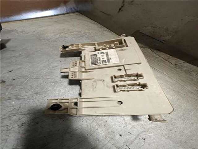 Foto 3ª: Caja Reles Fusibles Ford Focus 1.8 AMBIENTE (D) [1.8 LTR. - 85 KW TDCI TURBODIESEL CAT] [KKDA]