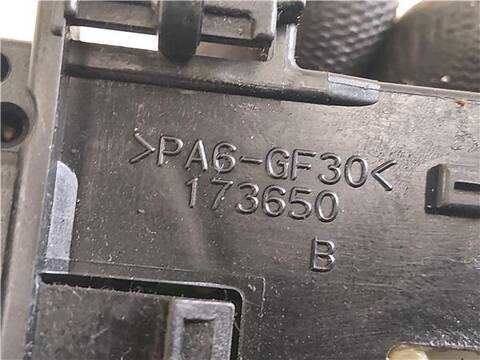 Foto 3ª: Mando Multifuncion Toyota Avensis 2.0 D4-D EXECUTIVE BERLINA 5-PTAS.) 116CV 85KW [1CD-FTV] (2004)