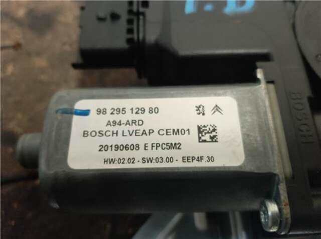 Foto 3ª: Elevalunas Eléctrico Trasero Derecho Peugeot 2008 1.2 SIGNATURE [1.2 LTR. - 81 KW 12V E-THP - PURETECH] [HN05]