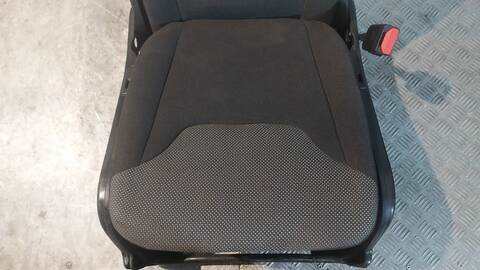 Foto 2ª: Asiento Delantero Derecho Ford Transit AMBIENTE 75CV 55KW [UGCB] (2015)