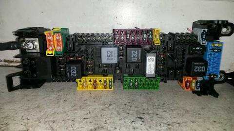 Caja Reles Fusibles Mercedes Vito 109/111 CDI LANG 447.703) 114CV 84KW