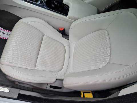 Foto 3ª: Asientos Traseros Jaguar XE PORTFOLIO 180CV 132KW (2016)