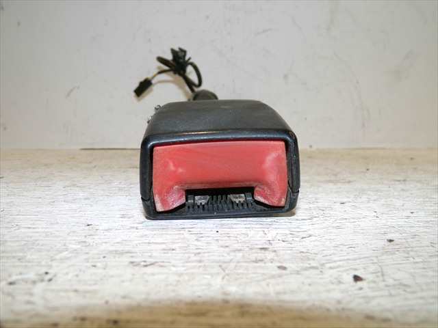 Foto 2ª: Cinturón Delantero Derecho Volkswagen Golf 1.9 TDI MODELO PLUS 2004-2009 [BKC] (2005)