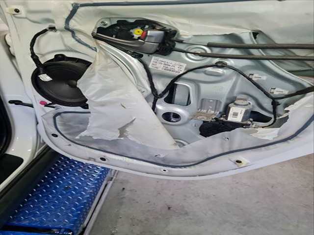 Elevalunas Manual Trasero Derecho Hyundai ix35 1.7 CRDI 116CV 85KW