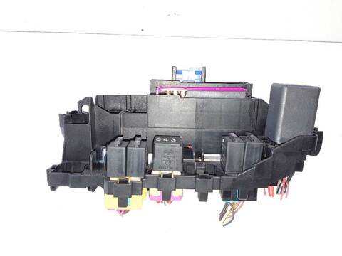 Foto 2ª: Caja Reles Fusibles Audi A5 2.0 TDI 105KW) 143CV [CAGA] (2011)