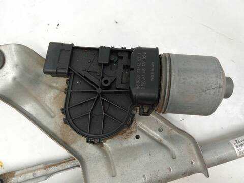 Foto 2ª: Motor Limpia Delantero Dacia Duster 1.5 DCI 4X4 HSMC HSMD) 110CV 81KW [K9K 858,K9K 898] (2012)