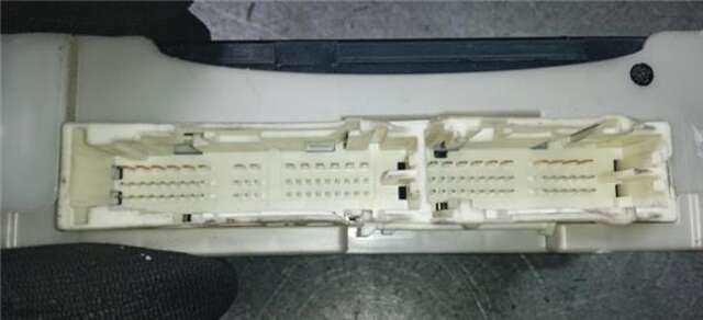 Foto 3ª: Caja Reles Fusibles Toyota Yaris 1.3 ACTIVE [1.3 LTR. - 74 KW 16V CAT] [1NRFE]
