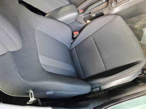 Foto 3ª: Asientos Traseros Hyundai i20 ESSENCE 84CV 62KW [G4LF] (2024)