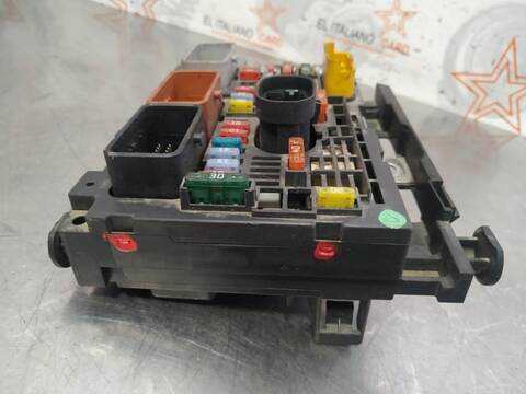Foto 3ª: Caja Reles Fusibles Peugeot 407 140CV 103KW