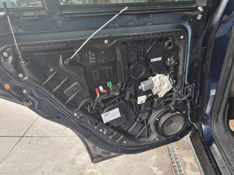 Elevalunas Manual Trasero Izquierdo Mercedes Clase ML 350 3.0 D 258CV 190KW AUT. W166) BLUETEC 166.004) OM642