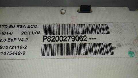 Foto 3ª: Cuadro de Instrumentos Renault Trafic 6 - PLAZAS ACRISTALADO PARCIAL 2 9T COMBI CORTO 82CV 60KW [F9Q762] (2003)