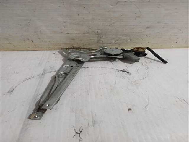 Foto 3ª: Elevalunas Manual Trasero Derecho Toyota Corolla 2.2 D-4D AUR10_) 177CV [2AD-FHV] (2004)