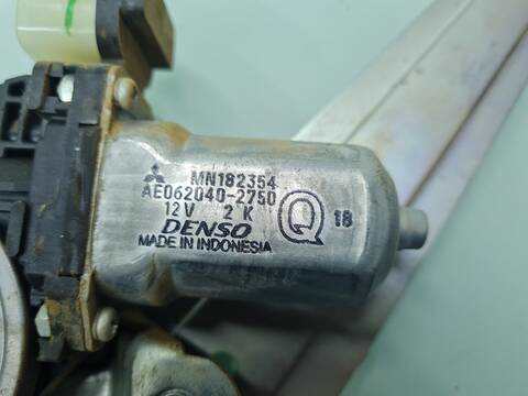 Foto 2ª: Elevalunas Manual Trasero Izquierdo Mitsubishi L200 2.5 DI-D CAT 136CV 100KW [4D56] (2010)