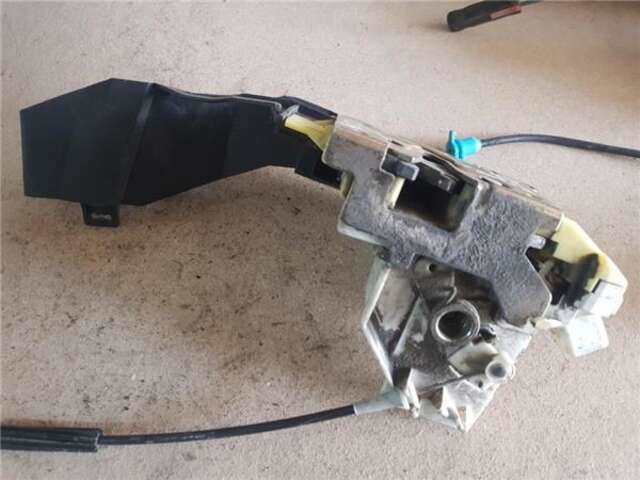 Foto 3ª: Cerradura Puerta Delantera Derecha Ford Focus 1.8 AMBIENTE [1.8 LTR. - 55 KW TDDI TURBODIESEL CAT] [C9DA]