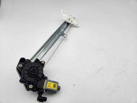 Foto 3ª: Elevalunas Manual Trasero Derecho Hyundai i20 ESSENCE 84CV 62KW [G4LF] (2024)