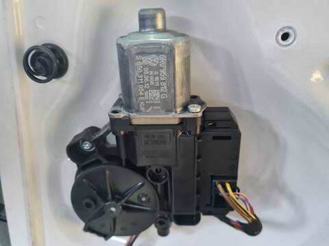 Elevalunas Manual Trasero Derecho Volkswagen Polo ADVANCE 90CV 66KW