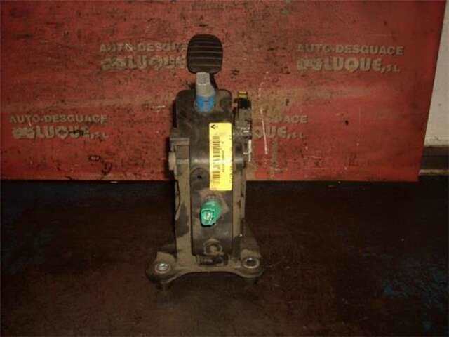 Foto 2ª: Pedal Embrague Renault Laguna 2.0 DYNAMIQUE [2.0 LTR. - 110 KW DCI DIESEL FAP] [M9RJ805]
