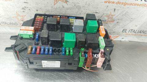Caja Reles Fusibles Mercedes Clase S 220 500 221.071) BERLINA 388CV 285KW