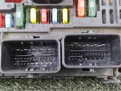 Foto 3ª: Caja Reles Fusibles Citroen C5 2.0 HDI RCRHRH) 136CV 100KW [RHR] (2005)