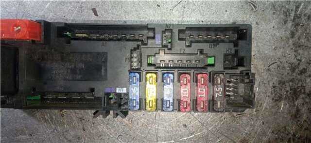 Foto 2ª: Caja Reles Fusibles Mercedes Clase E 180 2.6 240 (210.062) [2.6 LTR. - 125 KW CAT] [M 112.914]