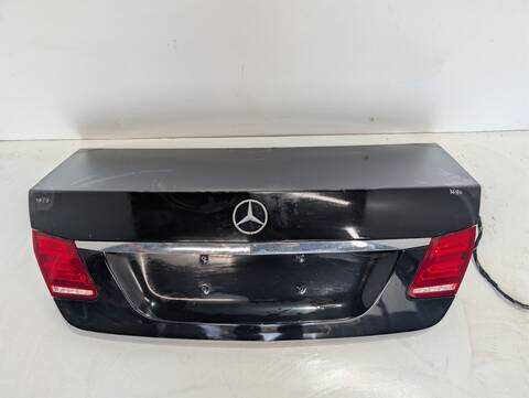 Portón Mercedes Clase E 180 651924