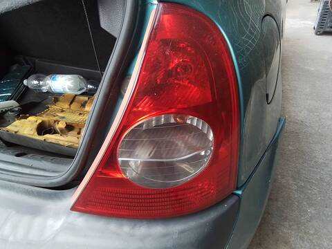 Foto 3ª: Piloto Trasero Derecho Renault Clio AUTHENTIQUE 82CV 60KW [K9K702] (2004)