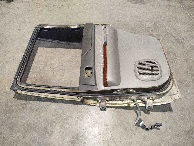 Foto 4ª: Puerta Trasera Derecha Nissan Patrol 2.8 TD Y61 TD6 [RD28ETI] (1999)