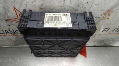 Foto 4ª: Caja Reles Fusibles Citroen C4 LX BERLINA 90CV 66KW [9HX] (2008)