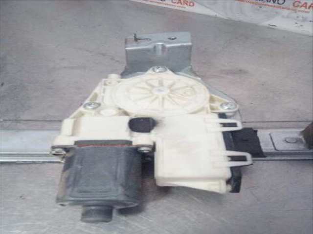 Foto 3ª: Elevalunas Manual Trasero Izquierdo Citroen C4 COLLECTION BERLINA 90CV 66KW [9HX] (2010)