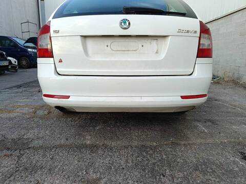 Paragolpes Trasero Skoda Octavia CAY