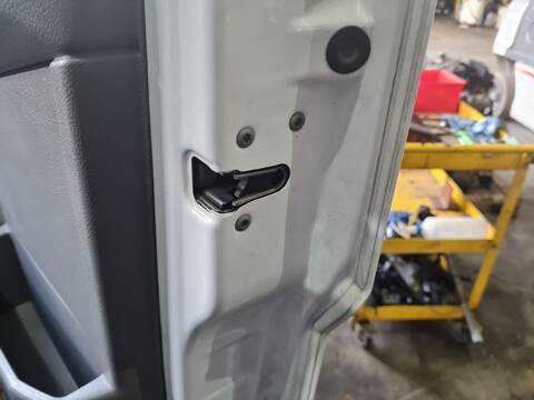 Cerradura Puerta Delantera Derecha Mercedes Sprinter 210/213/216 CDI 906.611/613) 95CV 70KW CAJA CERRADA