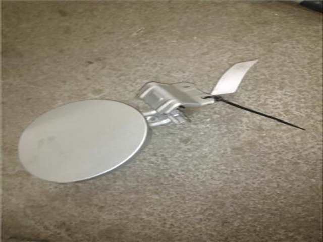 Tapa Exterior Combustible Toyota Yaris 1.5