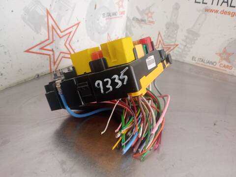 Foto 3ª: Caja Reles Fusibles Peugeot 308 STYLE 120CV 88KW [BH01] (2017)