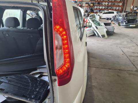 Foto 2ª: Piloto Trasero Derecho Nissan X-Trail PLATINUM 4X4 150CV 110KW T31) [M9R] (2012)
