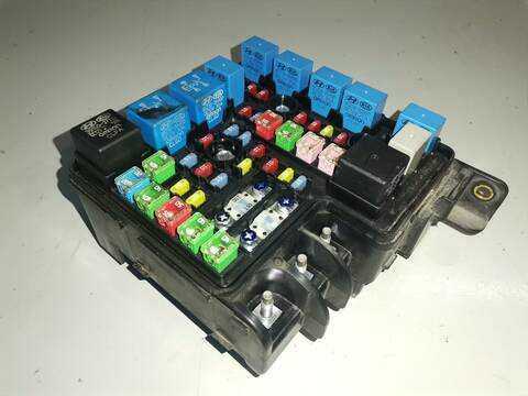 Caja Reles Fusibles Hyundai i30 CLASSIC 1.6 CRDI CAT 1582 CM3) 116CV