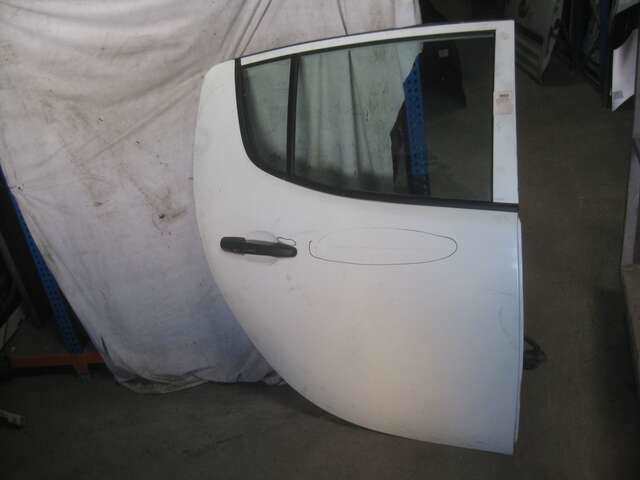 Foto 2ª: Puerta Trasera Derecha Mitsubishi L200 2.5DID [4D56] (2006)