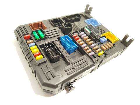 Caja Reles Fusibles Opel Grandland 1.2 75) 131CV 96KW