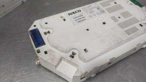 Foto 3ª: Cuadro de Instrumentos Iveco Daily 35 - C 17 CAJA ABIERTA 166CV 122KW [F1CE0481B*A] (2006)