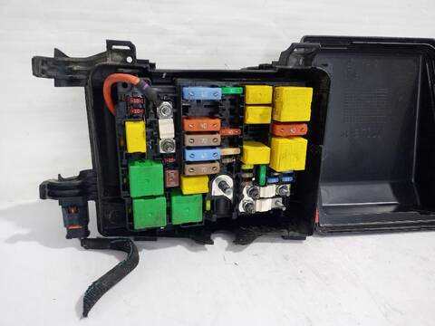 Foto 3ª: Caja Reles Fusibles Peugeot 308 ACTIVE 110CV [HNZ / HNP] (2013)