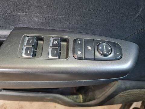 Botonera Elevalunas Kia Sportage BUSINESS 2WD 116CV 85KW