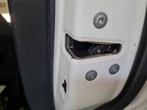 Cerradura Puerta Trasera Derecha Toyota Yaris 1.5 HYBRID MXPH11) 92CV 68KW